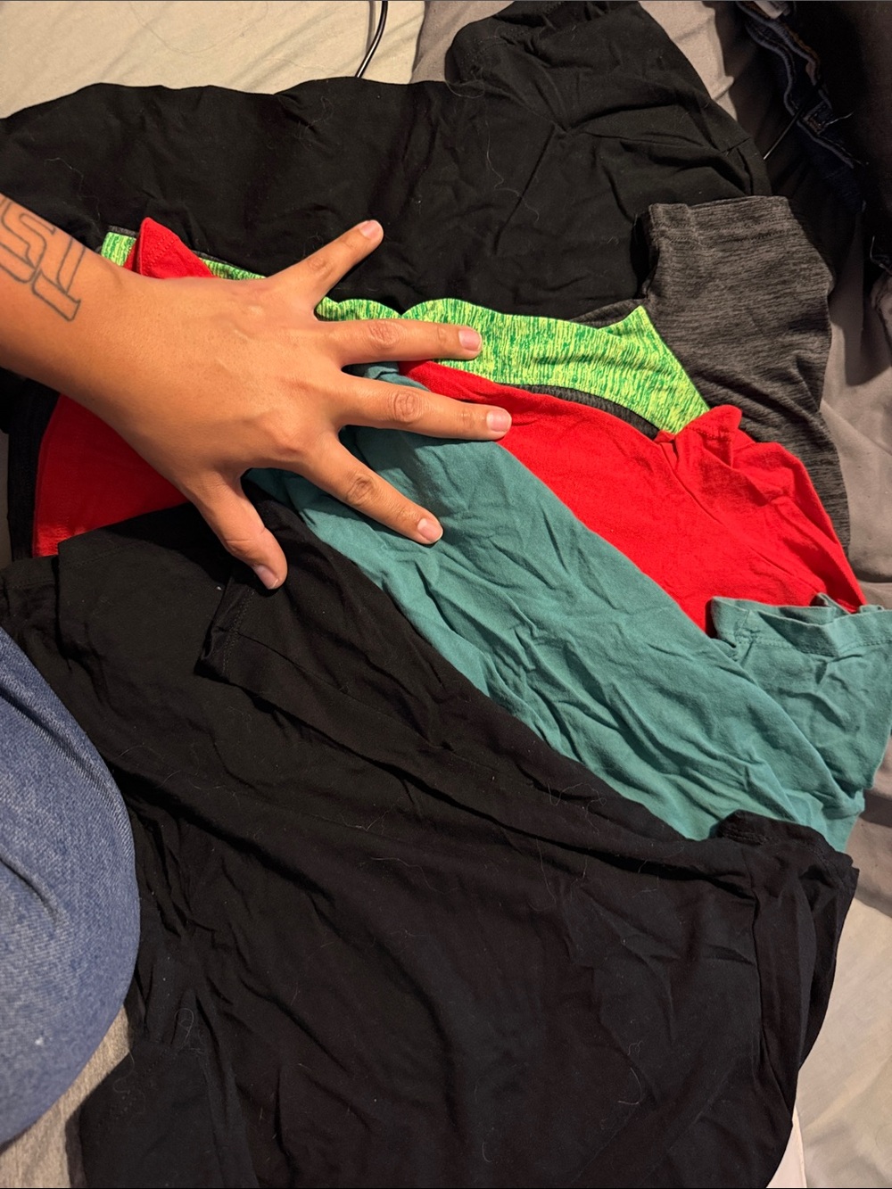 5 pack - boy’s size 6-7 Short-Sleeve Tee - Red, Teal, (2) Black, Green